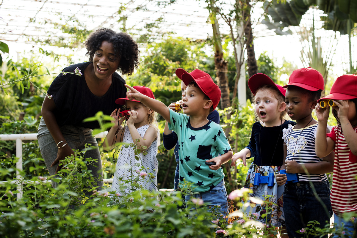 Kids learning outside using there eyes and ears